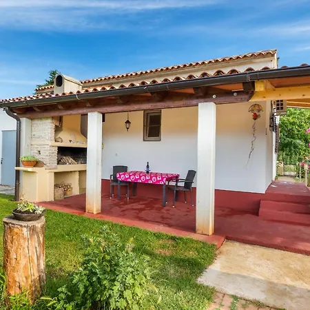 Charming House With Beautiful Garden And Grill