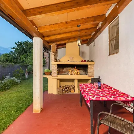 Holiday home Charming House With Beautiful Garden And Grill *