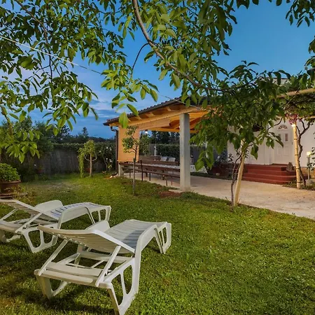 Charming House With Beautiful Garden And Grill Holiday home