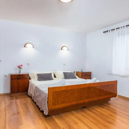 Charming House With Beautiful Garden And Grill Semesterbostad *