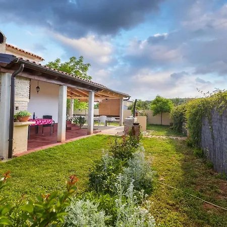 Charming House With Beautiful Garden And Grill